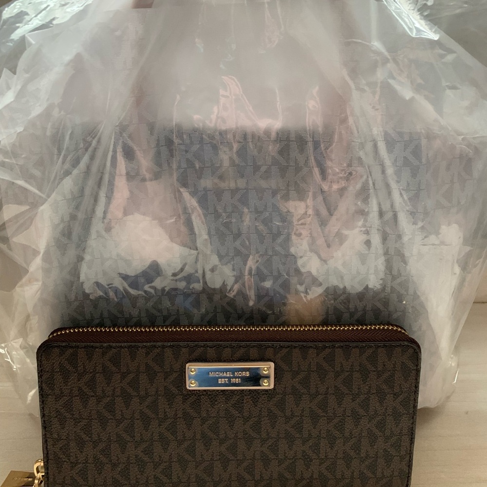 Michael Kors Set - Picture 2 of 13